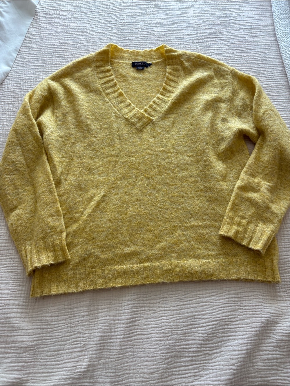 Women’s oversized V-Neck Sweater - butter Yellow